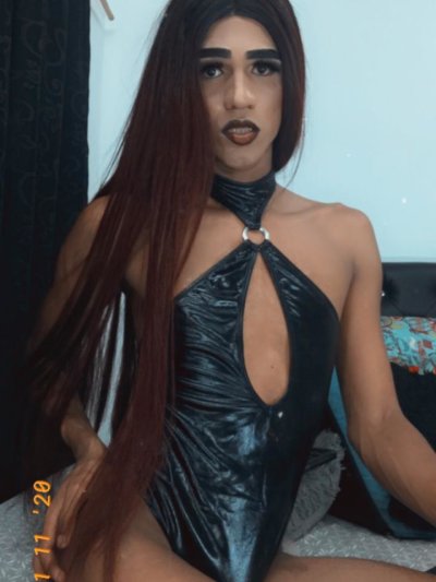 hillarygillx naked stripping on cam for live sex video chat