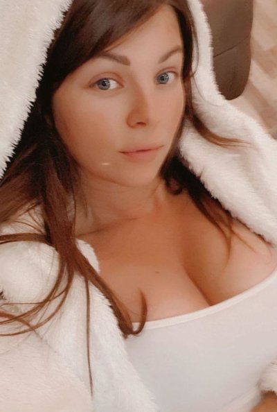 HomeGirll naked stripping on cam for live sex video chat
