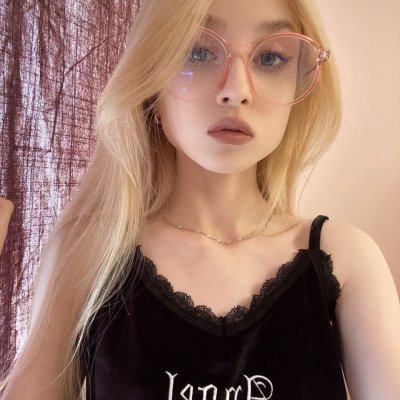 Ice_lolly_ naked stripping on cam for live sex video chat