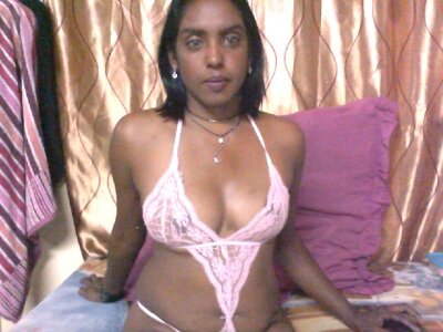 IndiaNawtyDesire69 naked stripping on cam for live sex video chat