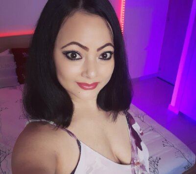 indica_me naked stripping on cam for live sex video chat