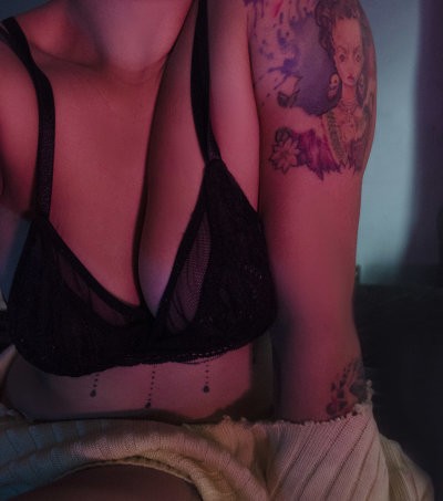 iris_stensma_ naked stripping on cam for live sex video chat