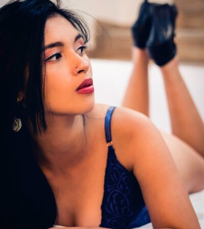 isabella_liam_lm naked stripping on cam for live sex video chat