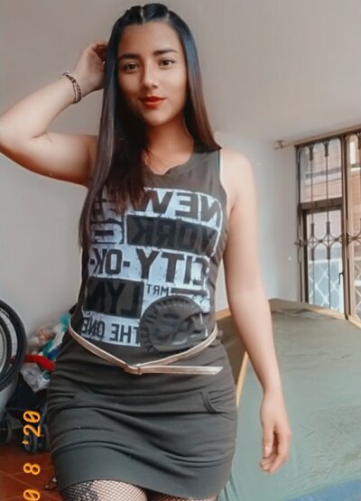 isabellagreysfoxx naked stripping on cam for live sex video chat