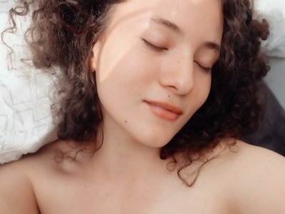 its_claire naked stripping on cam for live sex video chat