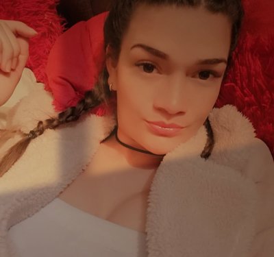 ivanna_s naked stripping on cam for live sex video chat