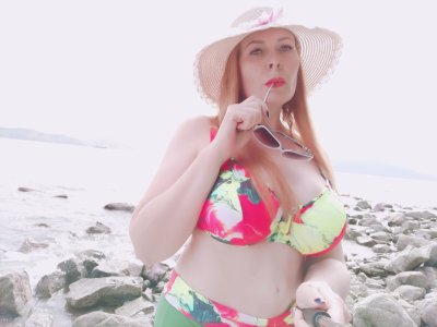 IvettaShine naked stripping on cam for live sex video chat