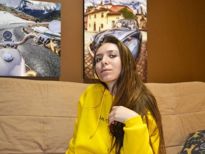 Jacquelinee naked stripping on cam for live sex video chat