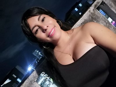 jade_99_ naked stripping on cam for live sex video chat