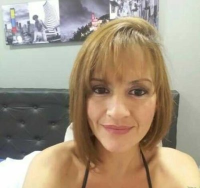 Jadezuniga naked stripping on cam for live sex video chat