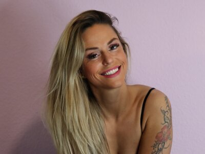 Jaylove_69 naked stripping on cam for live sex video chat