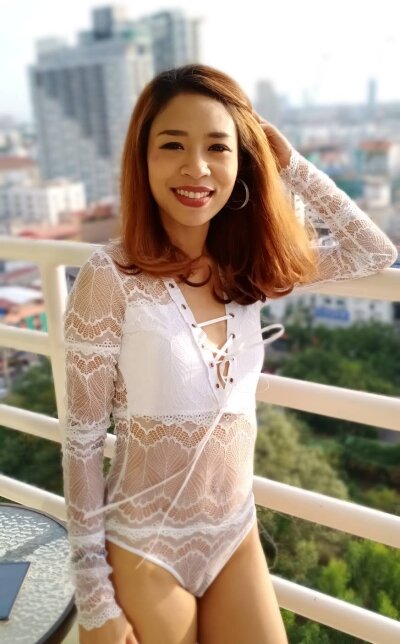 Jennajade naked stripping on cam for live sex video chat