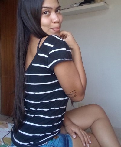 Jennifer_Garden naked stripping on cam for live sex video chat