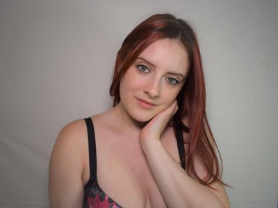 JessicaSage69 naked stripping on cam for live sex video chat