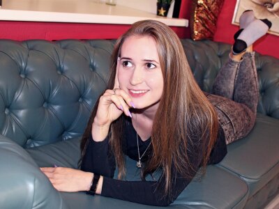 JoannaMails naked stripping on cam for live sex video chat