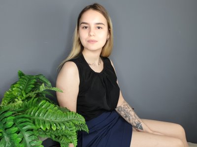 Jolie_Bjorn naked stripping on cam for live sex video chat