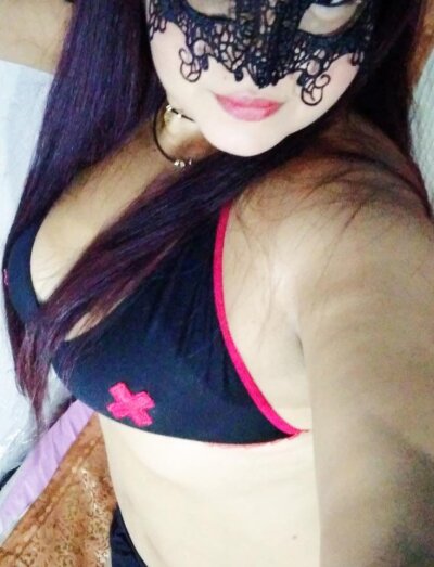 JuliethTraviesa naked stripping on cam for live sex video chat
