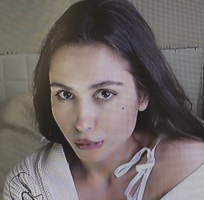 kamiaishi naked stripping on cam for live sex video chat