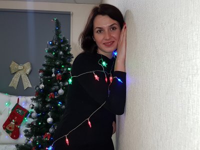 KarenKinny naked stripping on cam for live sex video chat