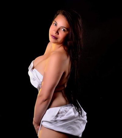 karinarossi naked stripping on cam for live sex video chat