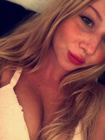 KATEELIFE naked stripping on cam for live sex video chat