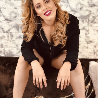 katiasexyx naked stripping on cam for live sex video chat