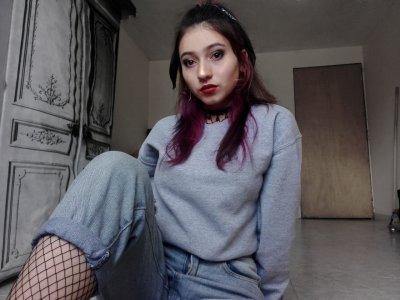 katie_25 naked stripping on cam for live sex video chat