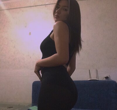 Katie_Kissa naked stripping on cam for live sex video chat