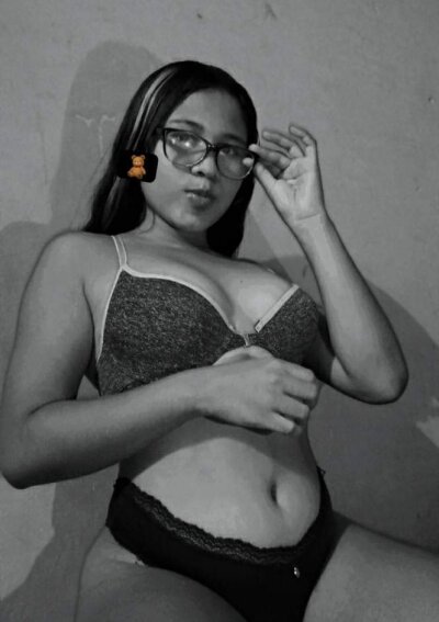 keisha-grey naked stripping on cam for live sex video chat