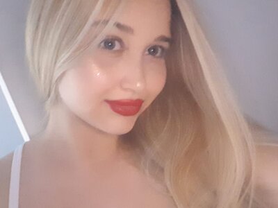 Khaleesi_1 naked stripping on cam for live sex video chat