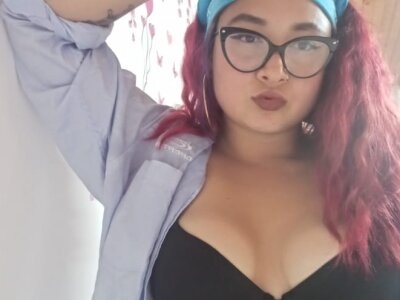 Khloe_pinkd naked stripping on cam for live sex video chat