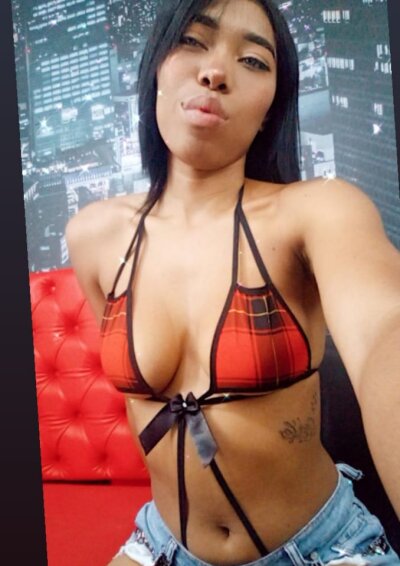 Kimberly_staicy naked stripping on cam for live sex video chat