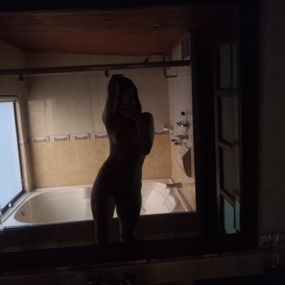 Kinky_miracle naked stripping on cam for live sex video chat