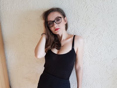 KissJessi naked stripping on cam for live sex video chat