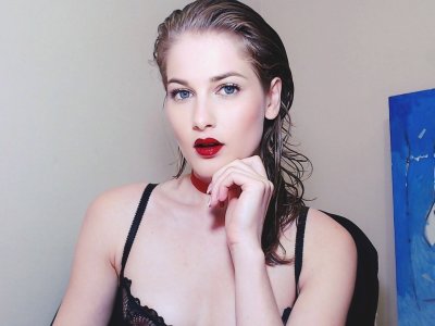 kissyoukiss naked stripping on cam for live sex video chat