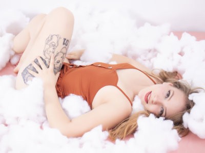 Kylie_fox01 naked stripping on cam for live sex video chat