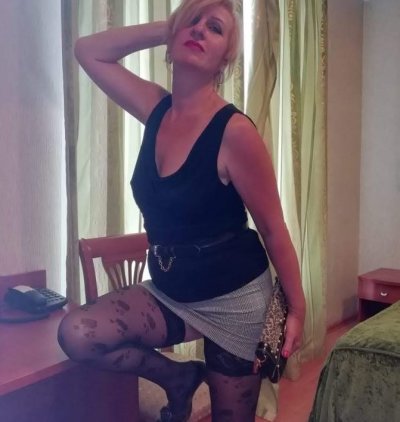 LadyMilana03 naked stripping on cam for live sex video chat