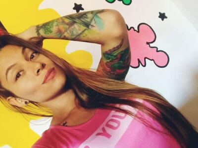 Laia_Miley1 naked stripping on cam for live sex video chat