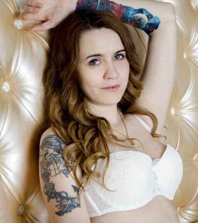 lana_shine naked stripping on cam for live sex video chat