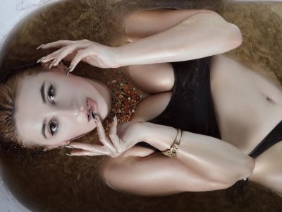 LanaDi naked stripping on cam for live sex video chat