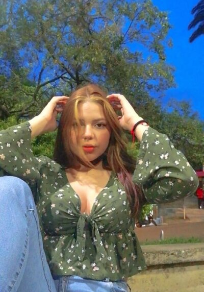 lanareyd naked stripping on cam for live sex video chat