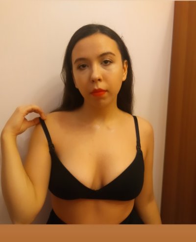 LaraSmith3 naked stripping on cam for live sex video chat