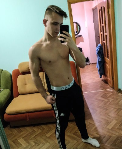 Larstar naked stripping on cam for live sex video chat