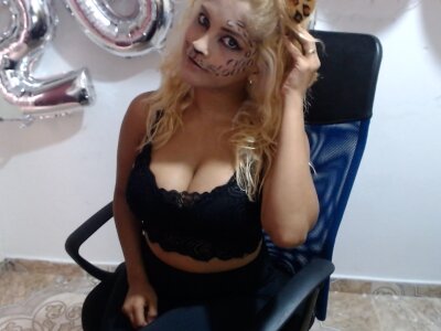 latinfoxyhot naked stripping on cam for live sex video chat