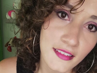 laura_amy2 naked stripping on cam for live sex video chat
