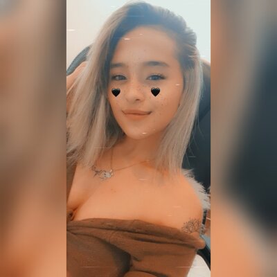 Laura_flower naked stripping on cam for live sex video chat
