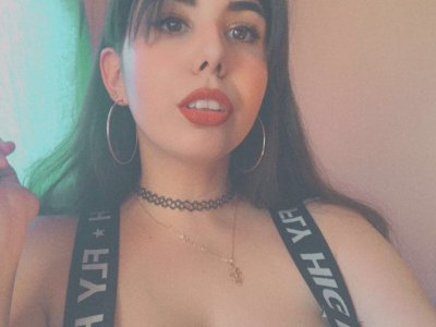 leidykendall naked stripping on cam for live sex video chat