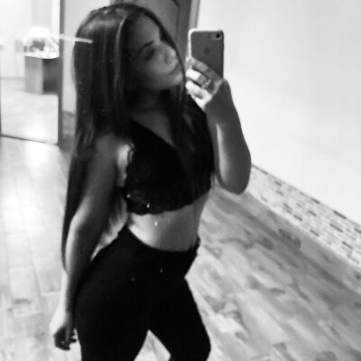 LeylaLer naked stripping on cam for live sex video chat