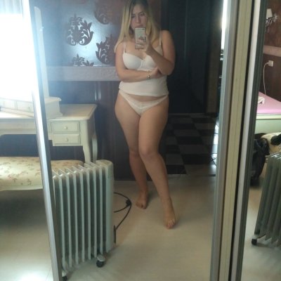 LeylaXs naked stripping on cam for live sex video chat