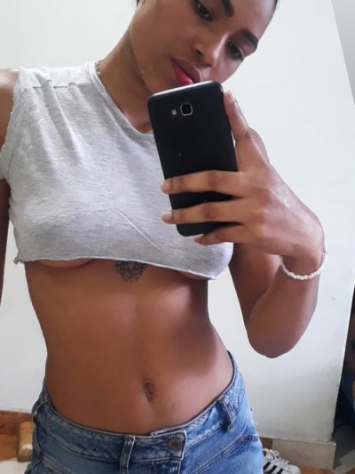 lilly_wood naked stripping on cam for live sex video chat